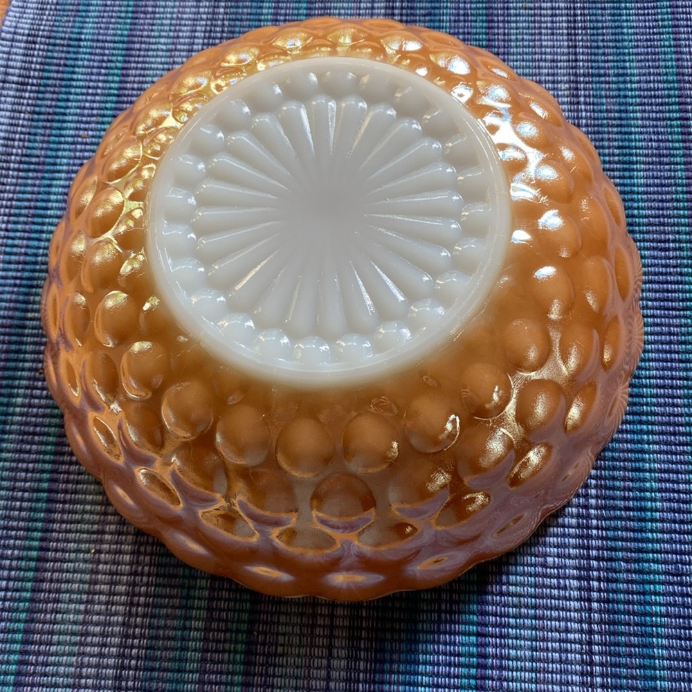 ANCHOR HOCKING/FIRE KING Peach Lustre Bubble Berry/Serving Bowl 8.25 Inches